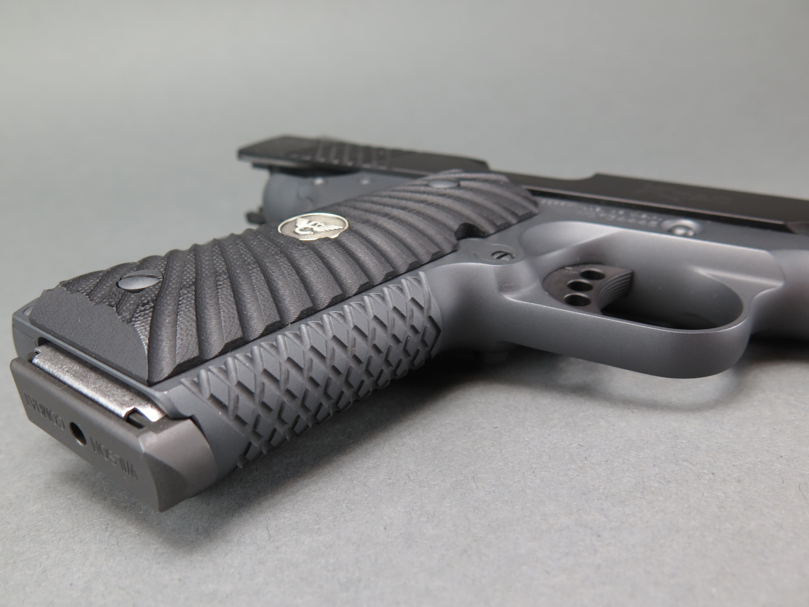 Wilson Combat 351AACP G10 Starburst Grips For 1911 Compact - Black